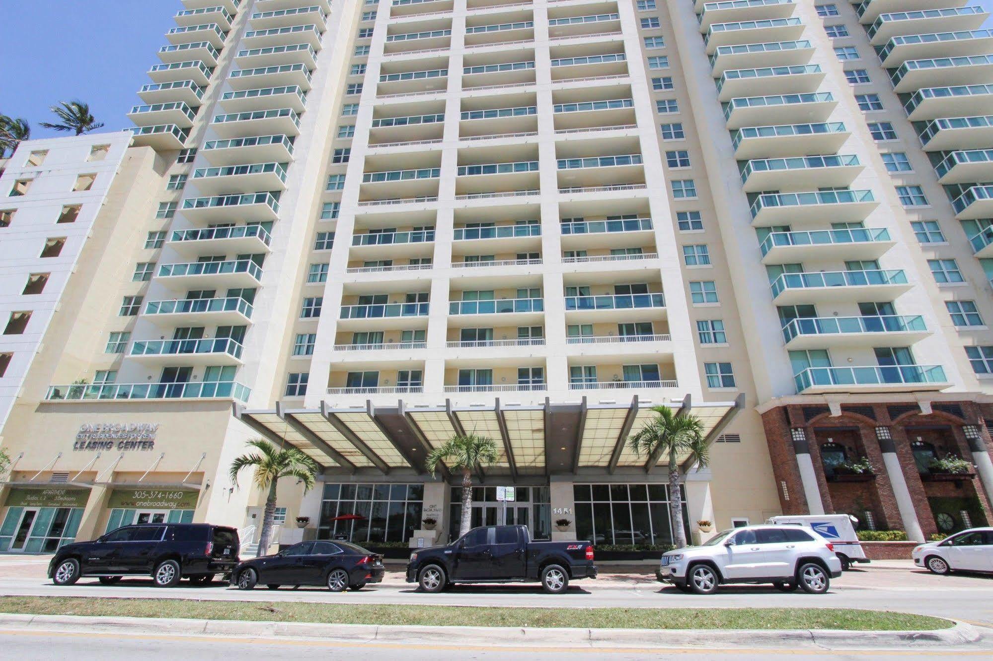 Global Luxury Suites At One Broadway Miami Exterior photo
